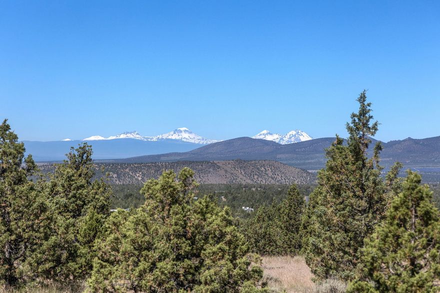 This 1.87 acre buildable lot has stunning views of the Cascade Mountain range and surrounding valley. Lot is level & flat which is rare in this area. Multiple great building
sites with unobstructed views! Just minutes to the Prineville Reservoir for fishing, swimming, and boating. Access to BLM land with endless recreation opportunities.
Pavement all the way from town up until the last mile where it turns to gravel. PLA1 is a community with limited CCRs and no HOA. Manufactured homes are allowed.
Don't miss your chance on this incredible value.