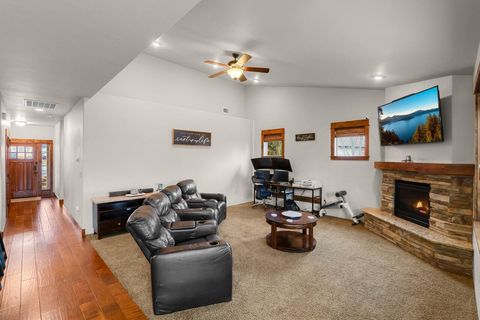 Tiny photo for 3609 Mallard Lane, Medford, OR 97504 (MLS # 220212441)