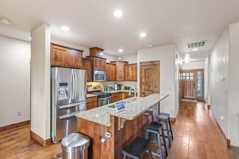 Tiny photo for 3609 Mallard Lane, Medford, OR 97504 (MLS # 220212441)