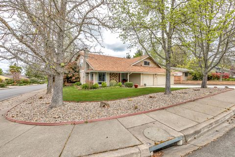 Tiny photo for 2759 Pennington Drive, Medford, OR 97504 (MLS # 220212197)