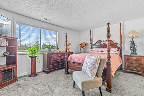 Tiny photo for 2759 Pennington Drive, Medford, OR 97504 (MLS # 220212197)