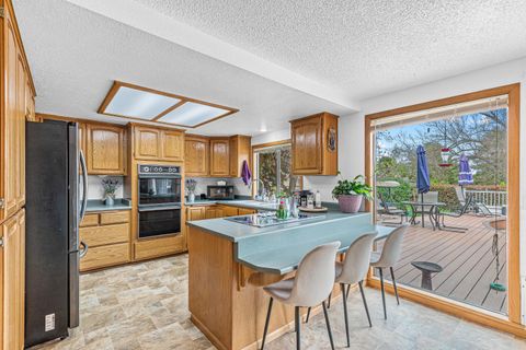 Tiny photo for 2759 Pennington Drive, Medford, OR 97504 (MLS # 220212197)