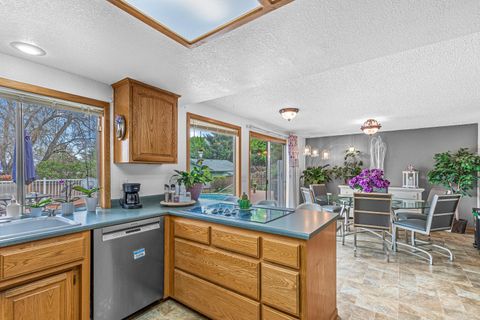 Tiny photo for 2759 Pennington Drive, Medford, OR 97504 (MLS # 220212197)