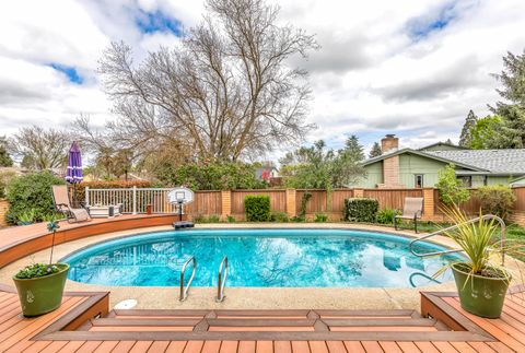 Tiny photo for 2759 Pennington Drive, Medford, OR 97504 (MLS # 220212197)