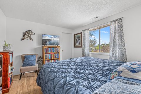 Tiny photo for 2759 Pennington Drive, Medford, OR 97504 (MLS # 220212197)