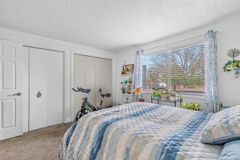 Tiny photo for 2759 Pennington Drive, Medford, OR 97504 (MLS # 220212197)