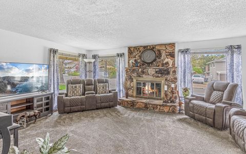 Tiny photo for 2759 Pennington Drive, Medford, OR 97504 (MLS # 220212197)