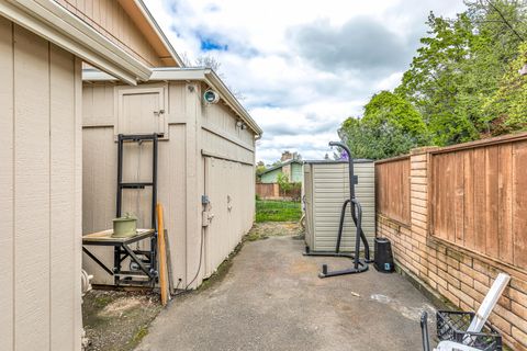 Tiny photo for 2759 Pennington Drive, Medford, OR 97504 (MLS # 220212197)