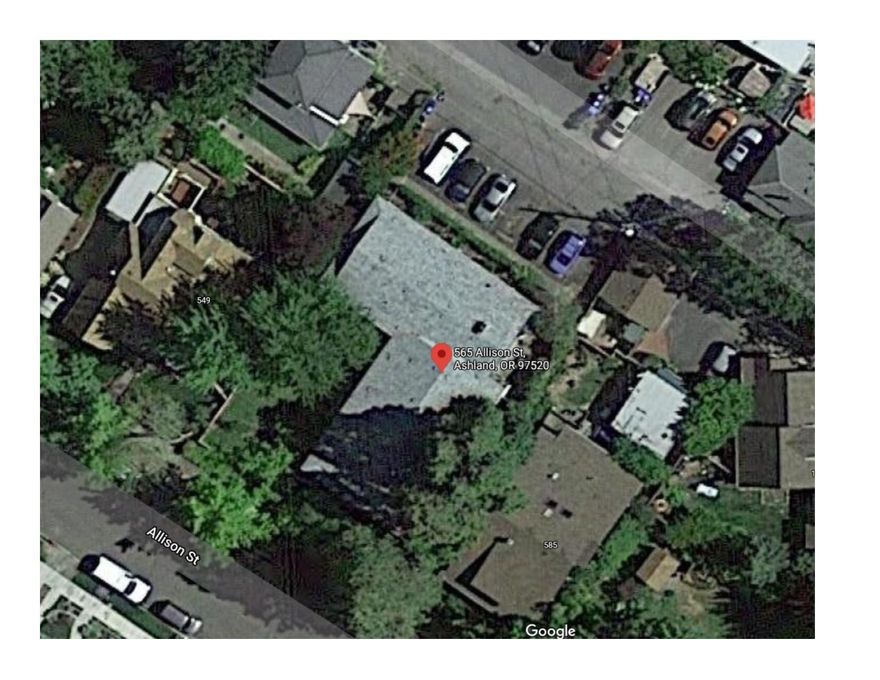 Well maintained  6 unit apartment complex located close to downtown.