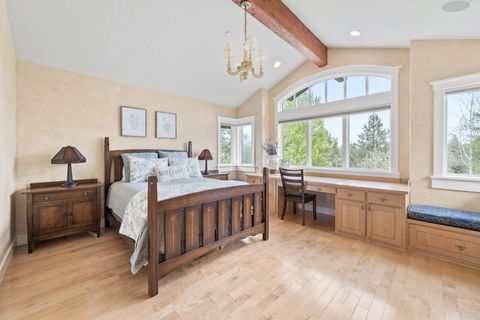 Tiny photo for 65930 Mariposa Lane, Bend, OR 97703 (MLS # 220204494)