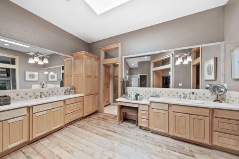 Tiny photo for 65930 Mariposa Lane, Bend, OR 97703 (MLS # 220204494)