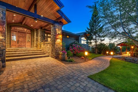 Tiny photo for 65930 Mariposa Lane, Bend, OR 97703 (MLS # 220204494)