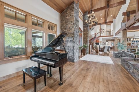 Tiny photo for 65930 Mariposa Lane, Bend, OR 97703 (MLS # 220204494)