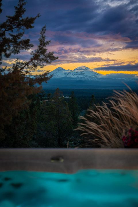 Tiny photo for 65930 Mariposa Lane, Bend, OR 97703 (MLS # 220204494)