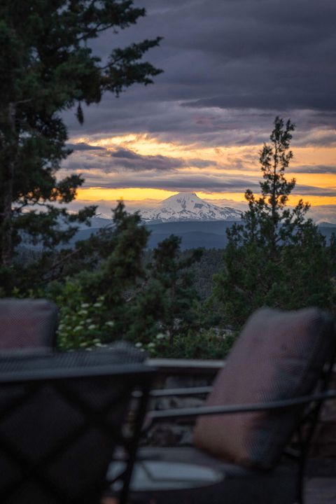 Tiny photo for 65930 Mariposa Lane, Bend, OR 97703 (MLS # 220204494)