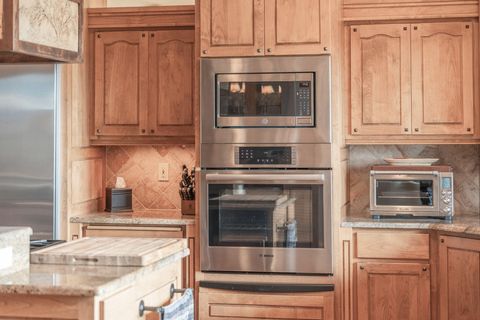 Tiny photo for 65930 Mariposa Lane, Bend, OR 97703 (MLS # 220204494)