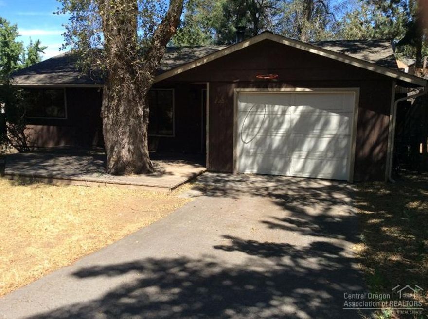 Very Special location on a quite cul-de-sac in Midtown! This property is an opportunity for renovation, let your imagination go wild and make this house your home!