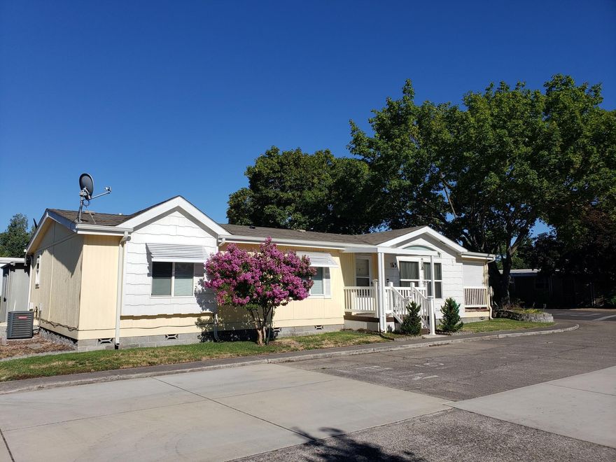 Beautiful corner lot in a wonderful 55+ community. This 3 bedroom 2 bath home has a wonderful floorplan and all newer appliances. Great location and close to
everything. And the space rent is just $495.