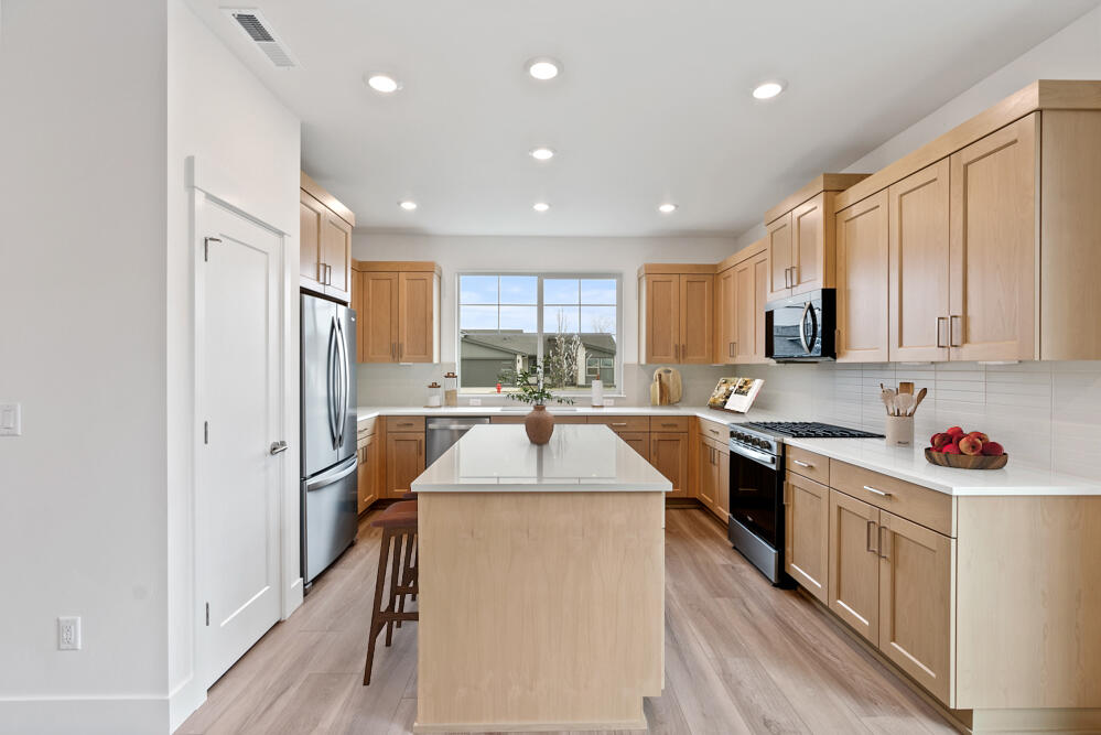 3809 NE Oakside Loop