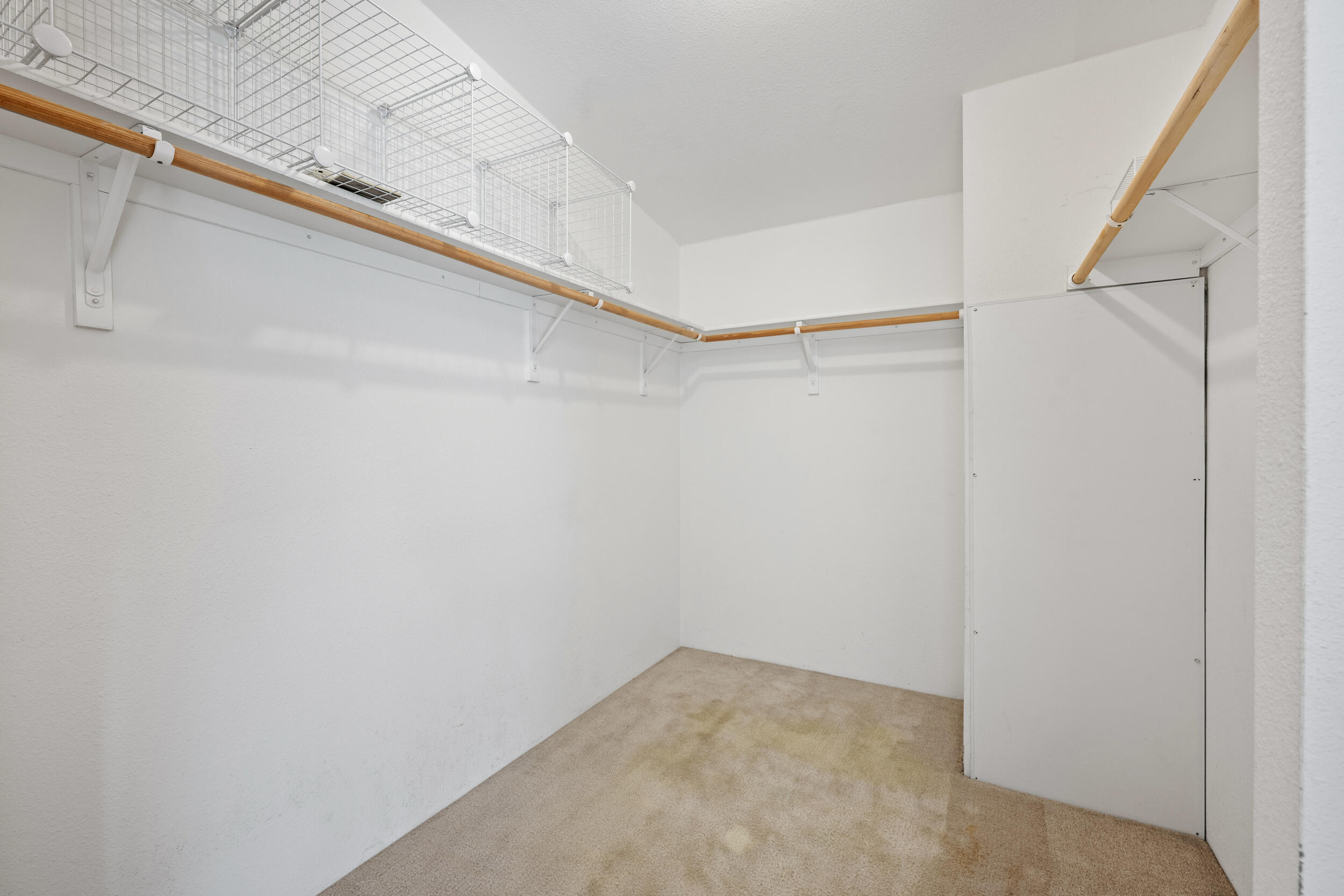 Los Pinos - Residential