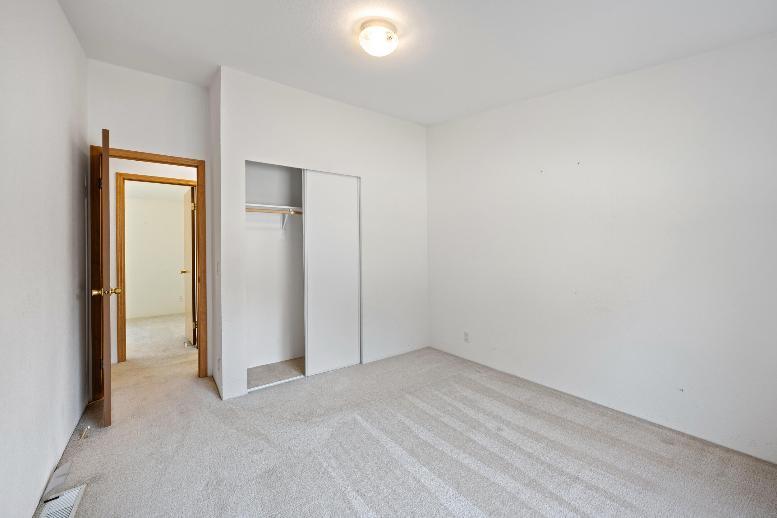 Los Pinos - Residential