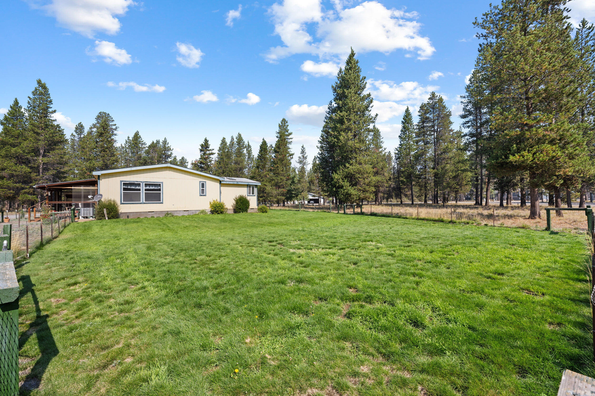 Los Pinos - Residential