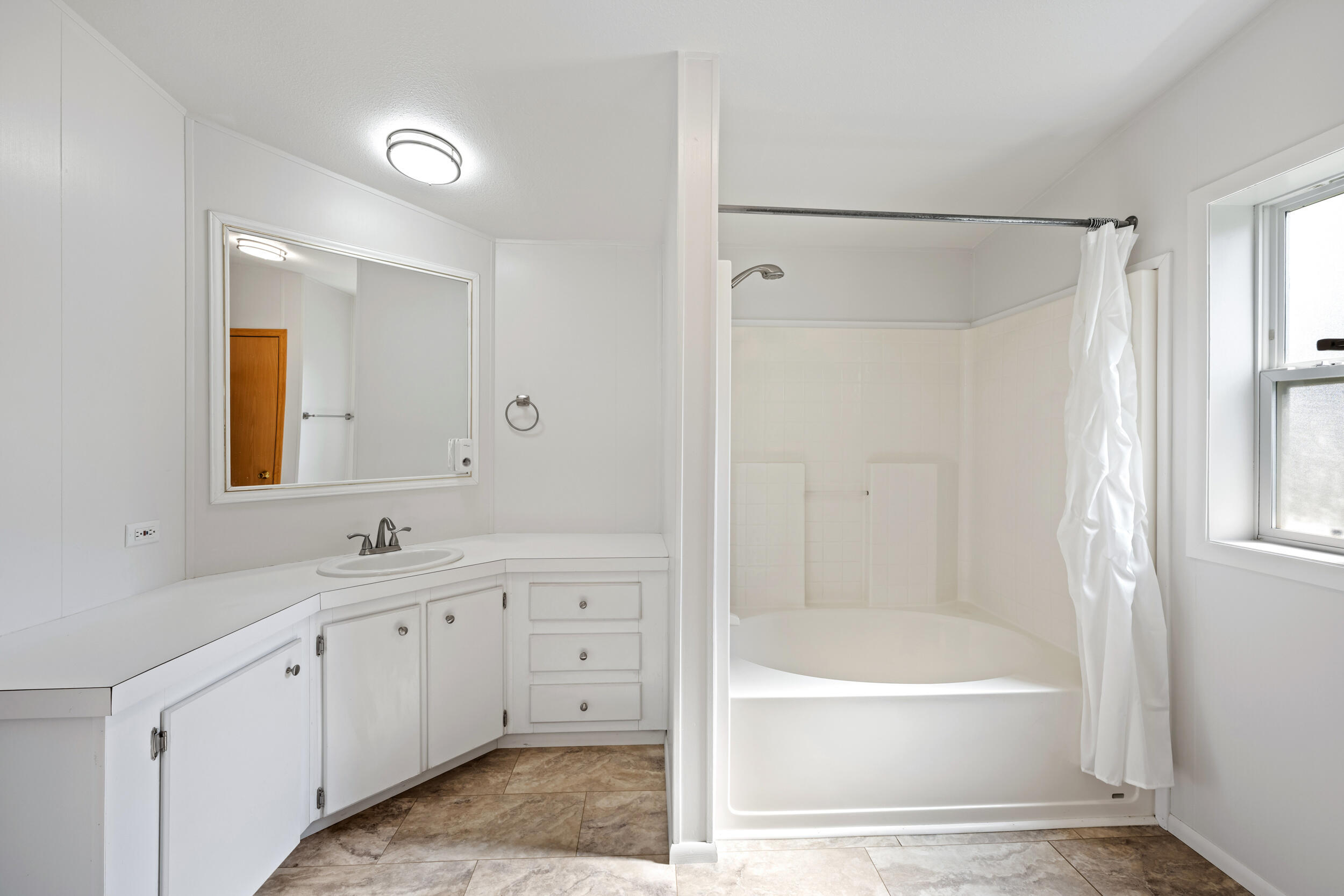 Los Pinos - Residential