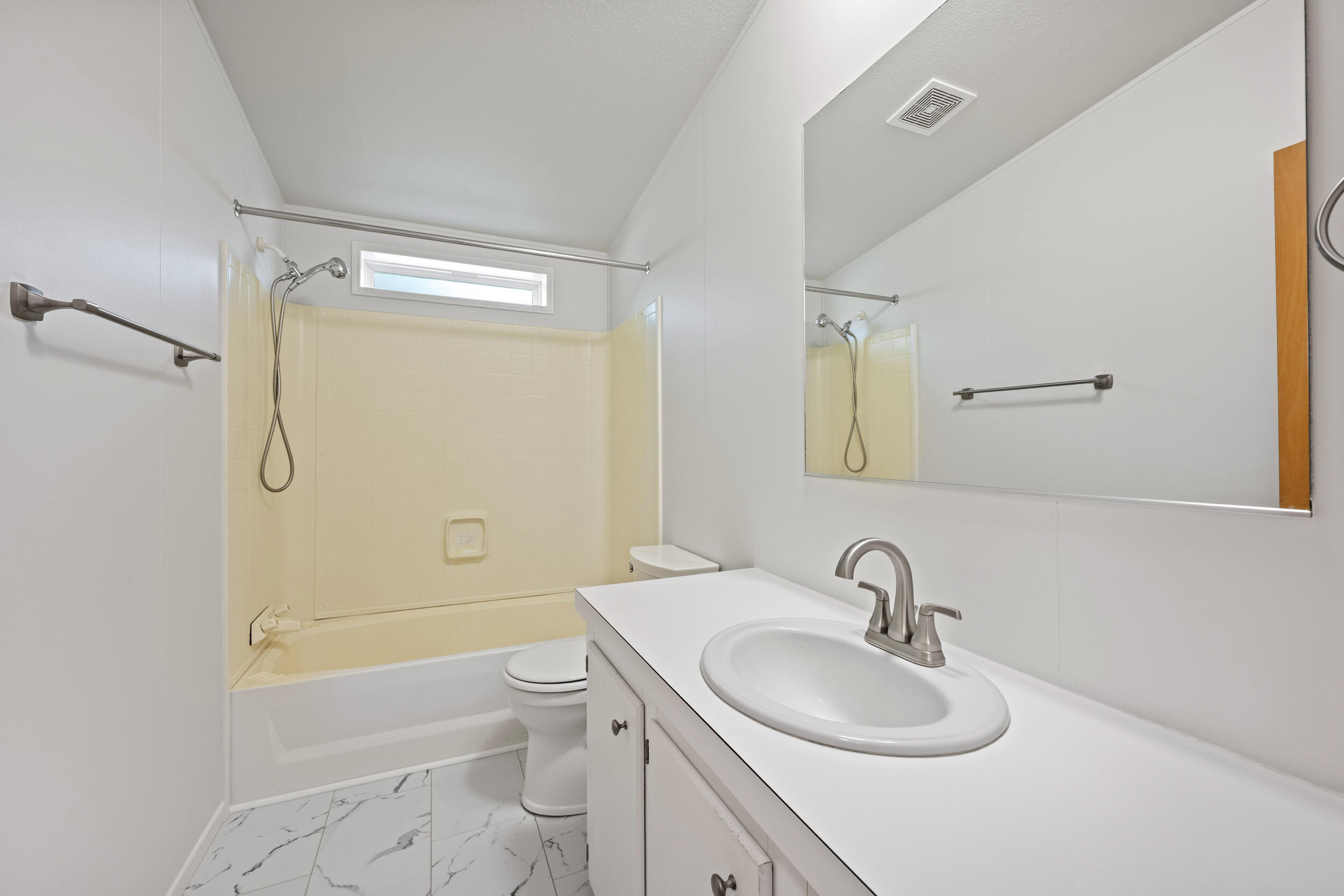 Los Pinos - Residential