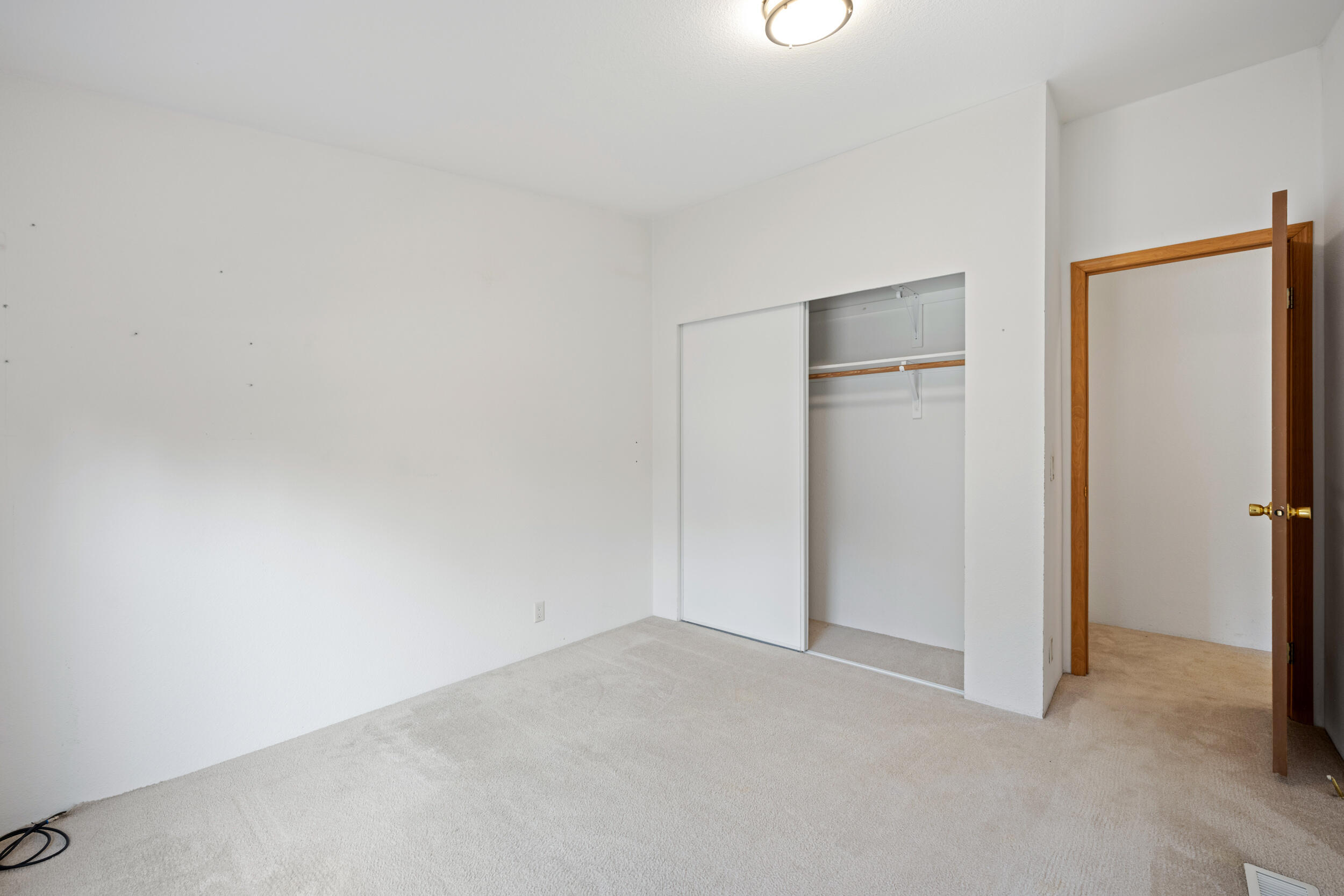 Los Pinos - Residential