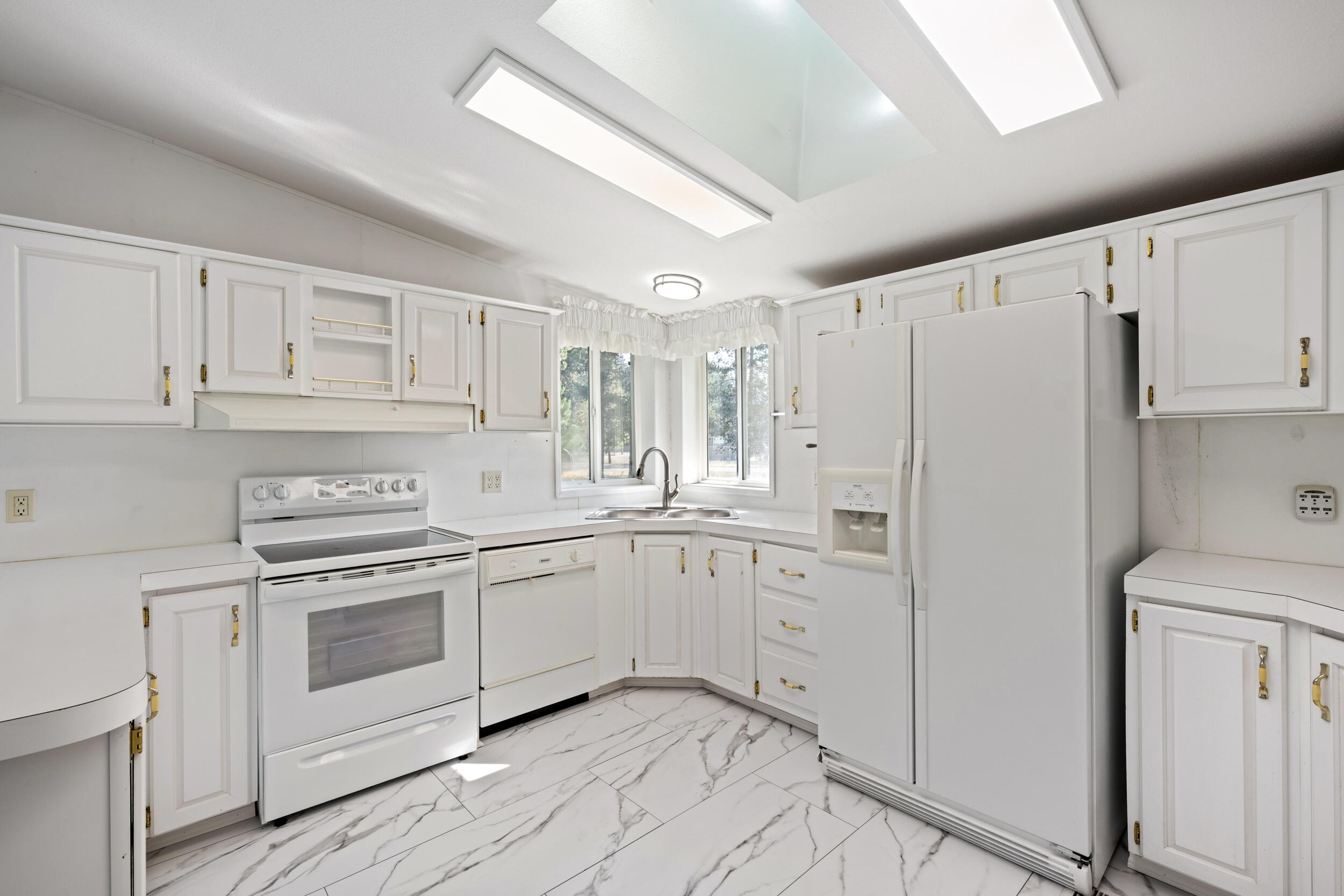 Los Pinos - Residential