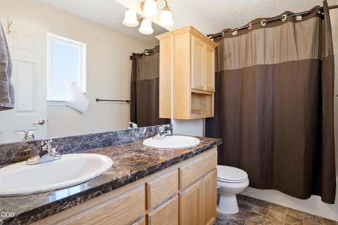 Tiny photo for 1005 N 10th Street, Central Point, OR 97502 (MLS # 220223270)