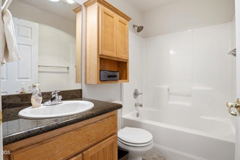Tiny photo for 1005 N 10th Street, Central Point, OR 97502 (MLS # 220223270)
