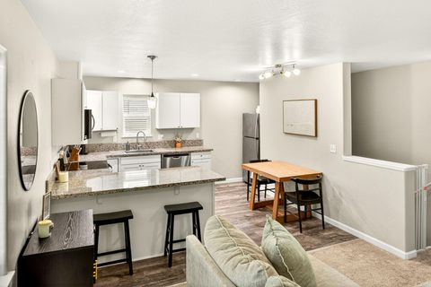 Tiny photo for 7777 Jacqueline Way, White City, OR 97503 (MLS # 220213990)