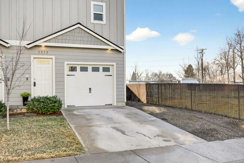 Tiny photo for 7777 Jacqueline Way, White City, OR 97503 (MLS # 220213990)