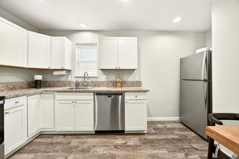 Tiny photo for 7777 Jacqueline Way, White City, OR 97503 (MLS # 220213990)