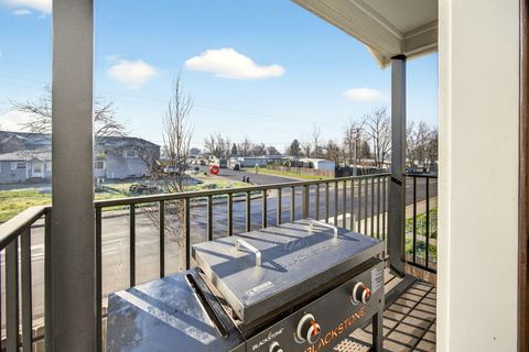 Tiny photo for 7777 Jacqueline Way, White City, OR 97503 (MLS # 220213990)