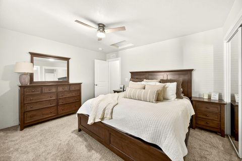 Tiny photo for 7777 Jacqueline Way, White City, OR 97503 (MLS # 220213990)