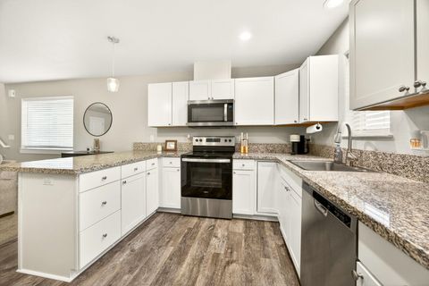 Tiny photo for 7777 Jacqueline Way, White City, OR 97503 (MLS # 220213990)