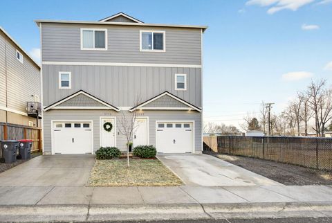 Photo of 7777 Jacqueline Way, White City, OR 97503 (MLS # 220213990)