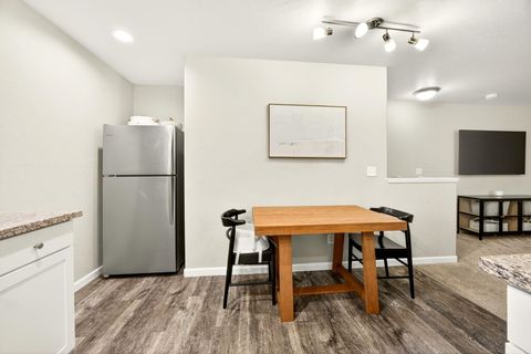 Tiny photo for 7777 Jacqueline Way, White City, OR 97503 (MLS # 220213990)