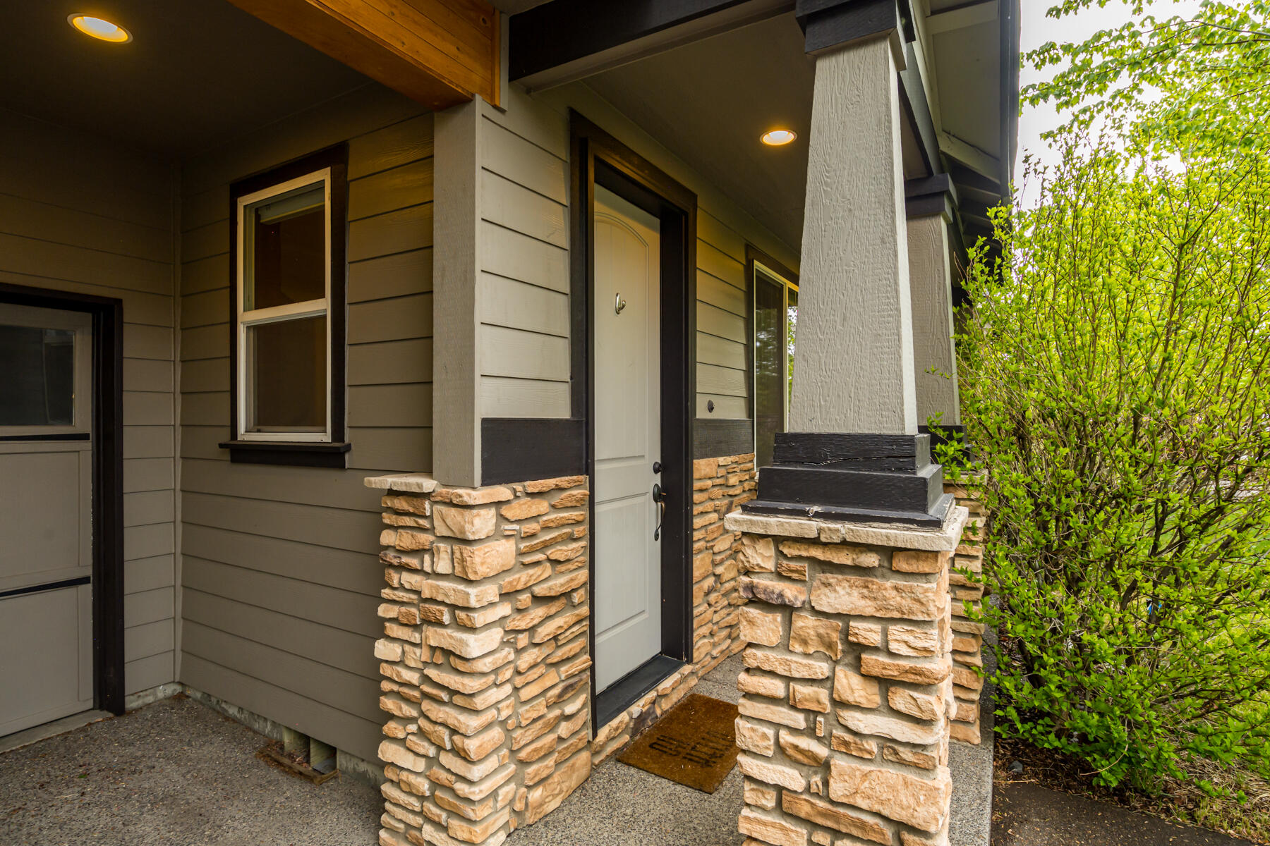 835 NE Locksley Drive