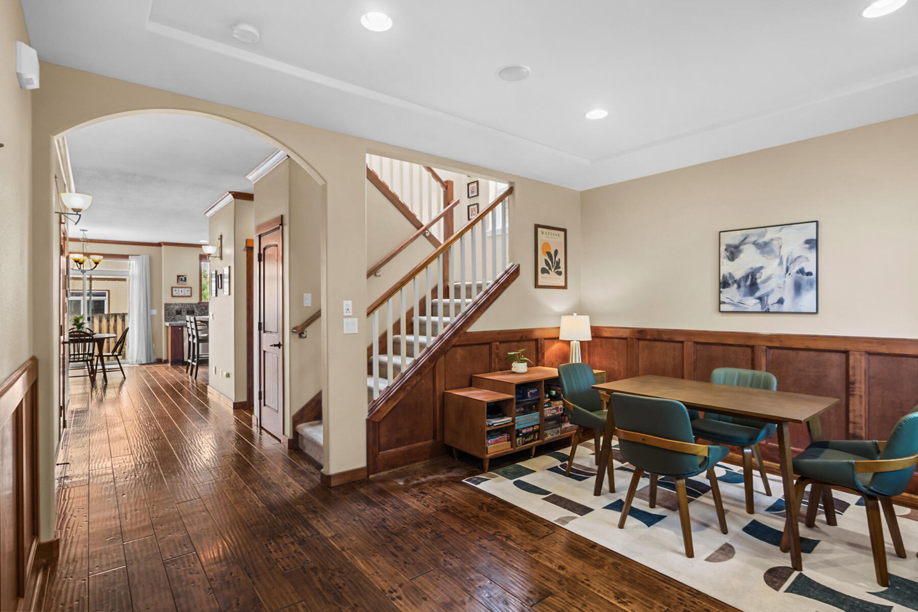 835 NE Locksley Drive