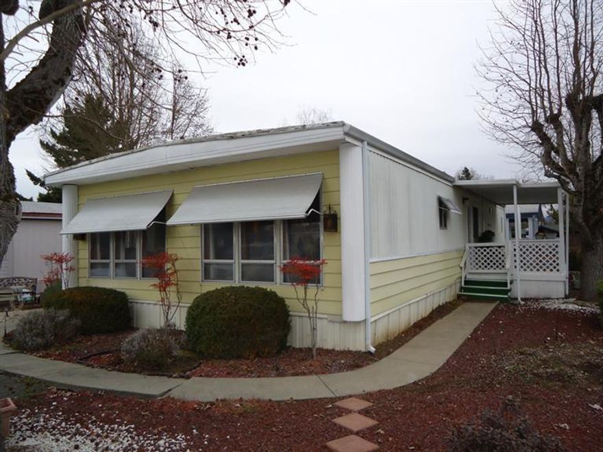 Corner lot with 1392 sq.ft. in wonderful senior park. 2 bedrooms (new carpet in master bedroom), 2 baths with new handicapped toilets and new linoleum, formal dining and huge livingroom with new carpet, inside laundry, updated with a new appliance package. Off the family room/kit/dining is a patio/deck to enjoy the outdoors. A great location in cul de sac, close to Reinhart Park, car wash, clubhouse and a wonderful place to call home. 5 minute walk to the Rogue River, very close to the 2 lakes in the park, newly painted and new Giani (granite look) countertops, large amount of closets and cupboards throughout. Must see to appreciate this well kept and very clean home, open spacious floor plan, well maintained and shows great.