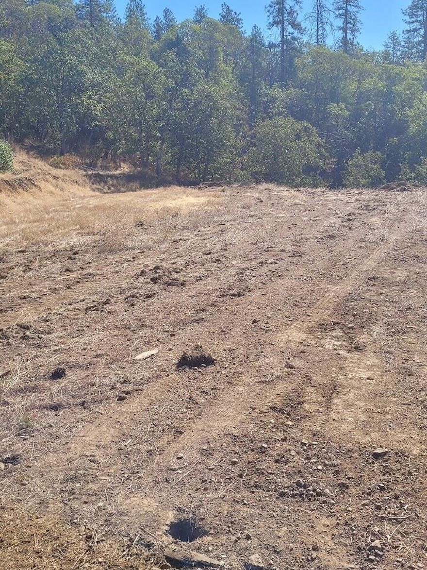 Appointment Only. Spectacular view property. Close to City of Rogue River.