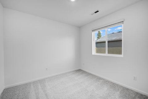 Tiny photo for 51787 Jubilee Pine Dr Dr, La Pine, OR 97739 (MLS # 220213904)