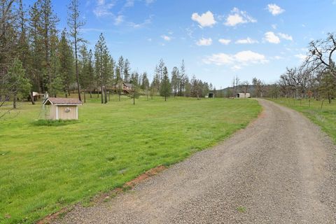 Tiny photo for 580 Ragsdale Road, Trail, OR 97541 (MLS # 220217800)