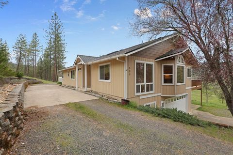 Tiny photo for 580 Ragsdale Road, Trail, OR 97541 (MLS # 220217800)