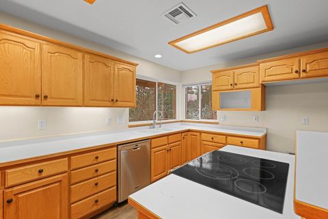 Tiny photo for 580 Ragsdale Road, Trail, OR 97541 (MLS # 220217800)