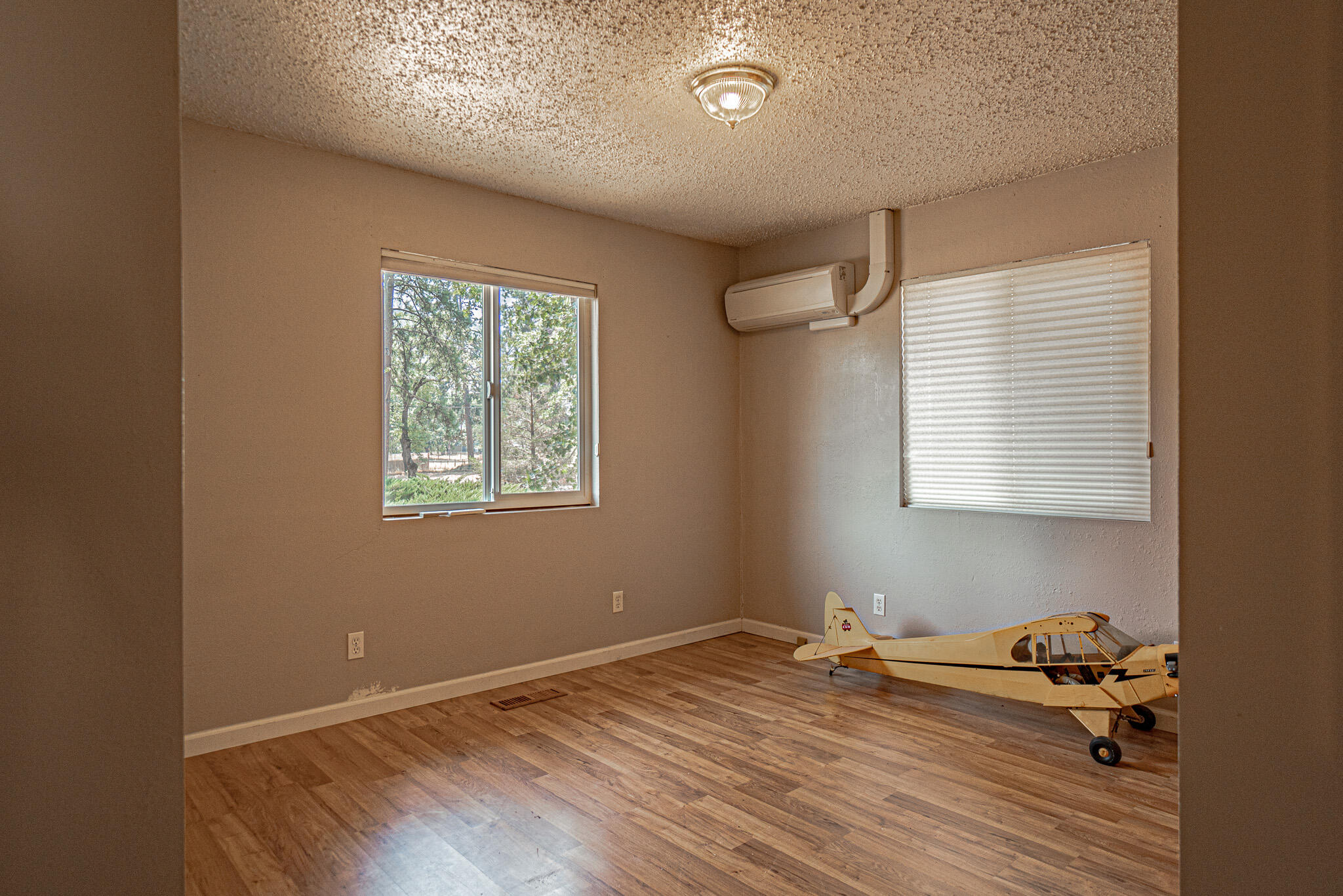 Land Of Many Oaks - Residential