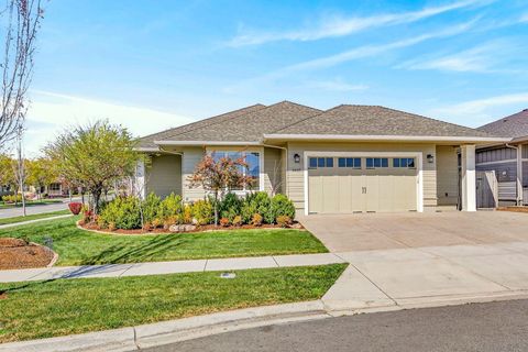 Photo of 4007 Shamrock Drive, Medford, OR 97504 (MLS # 220217821)